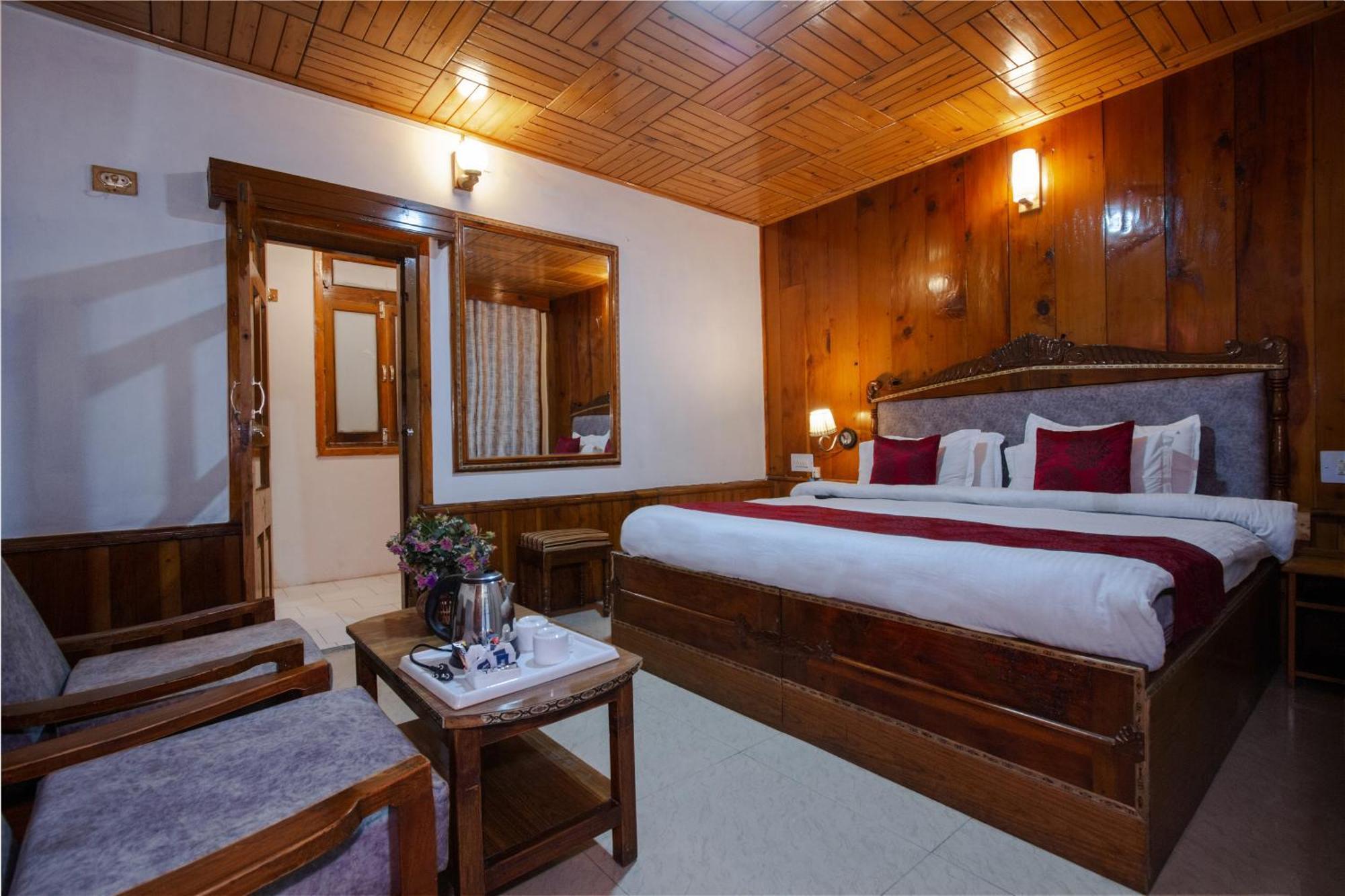 Holiday Home International -Vivaan Stays Манали Экстерьер фото