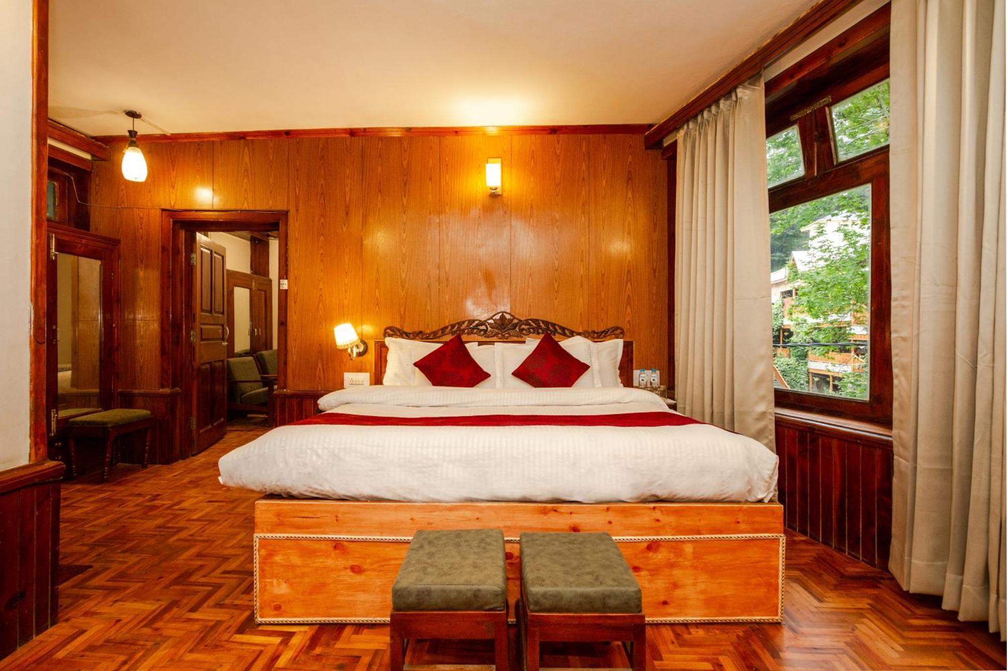 Holiday Home International -Vivaan Stays Манали Экстерьер фото